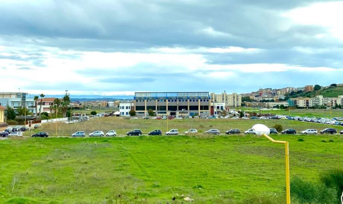 Tampone positivo per la moglie, alla Cittadella il marito minaccia gli operatori sanitari - L'area della Cittadella dove è stato attivato un secondo centro per i tamponi