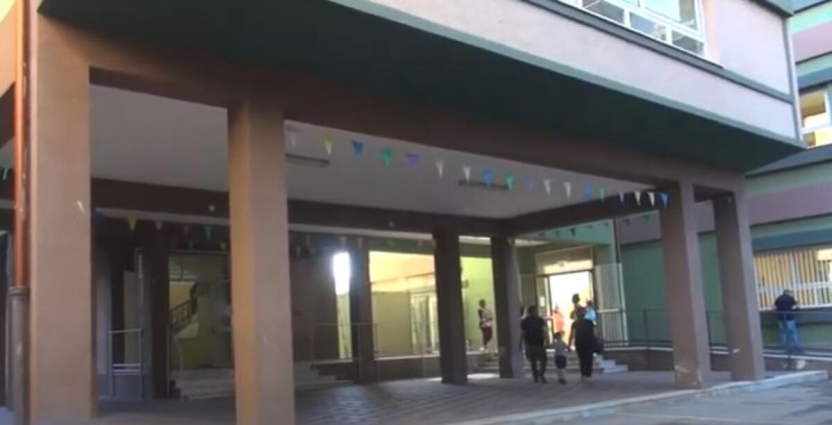 Classi al gelo, protesta delle mamme: "Riattivare sistema di riscaldamento nelle aule" - 