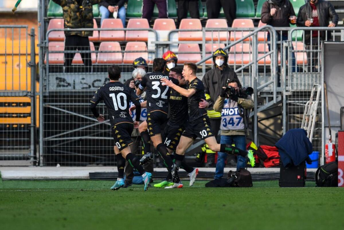 Venezia-Genoa 1-1, Ekuban risponde ad Henry - 