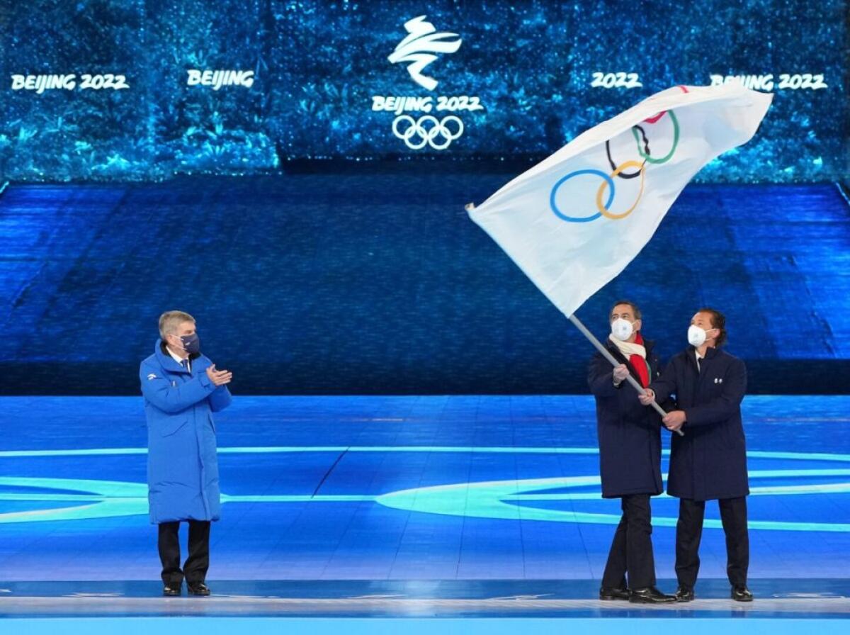 Pechino saluta i Giochi invernali, bandiera a Milano-Cortina 2026 - 