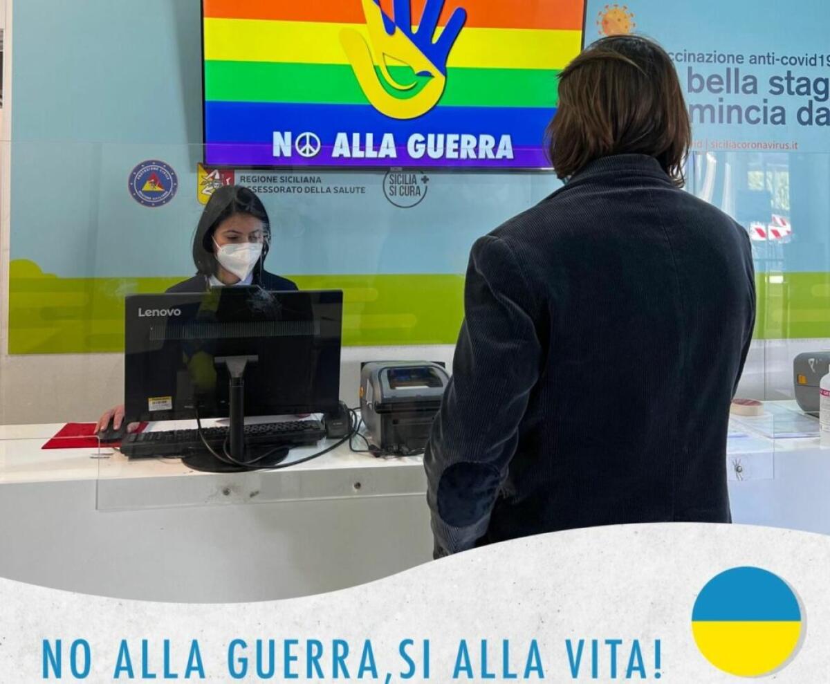Vaccini, a Messina open day Pfizer “no alla guerra, sì alla vita” - 