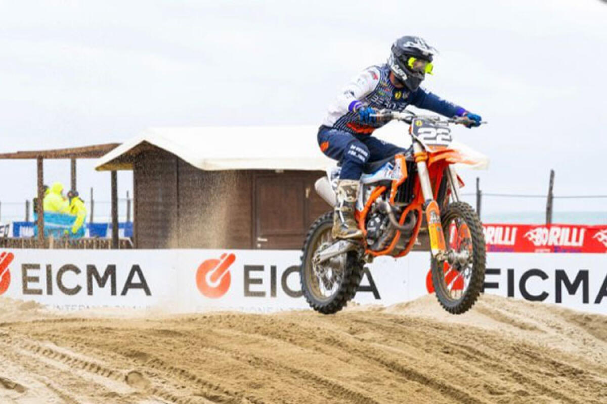 Supermarecross, a "Maccarese" Giovanni Aquinato risale nella classifica generale - Nella foto: Giovanni Aquinato in azione tra i dossi dello stabilimento di Maccarese.