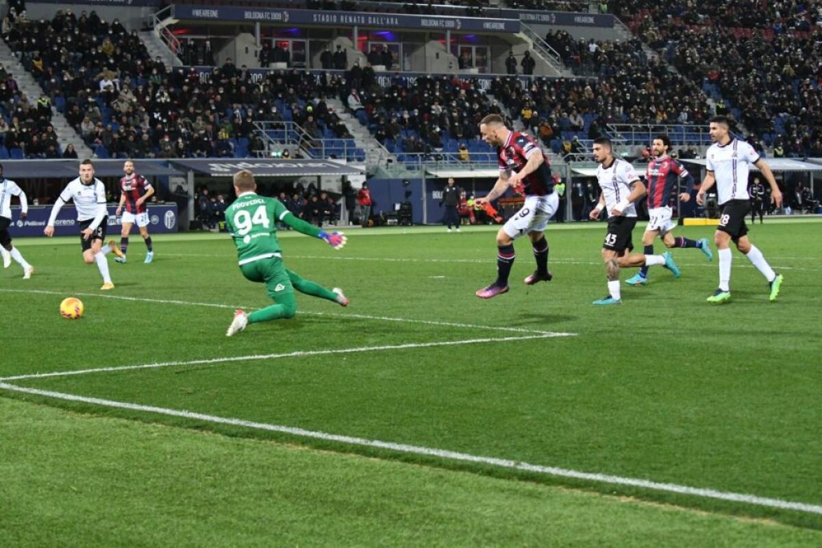 Manaj illude lo Spezia, Arnautovic firma il 2-1 del Bologna - 
