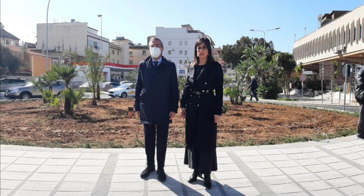 Terminati i lavori in via Niscemi, "decoro urbano e dignità nel quartiere" - Sindaco e assessore in Via Niscemi