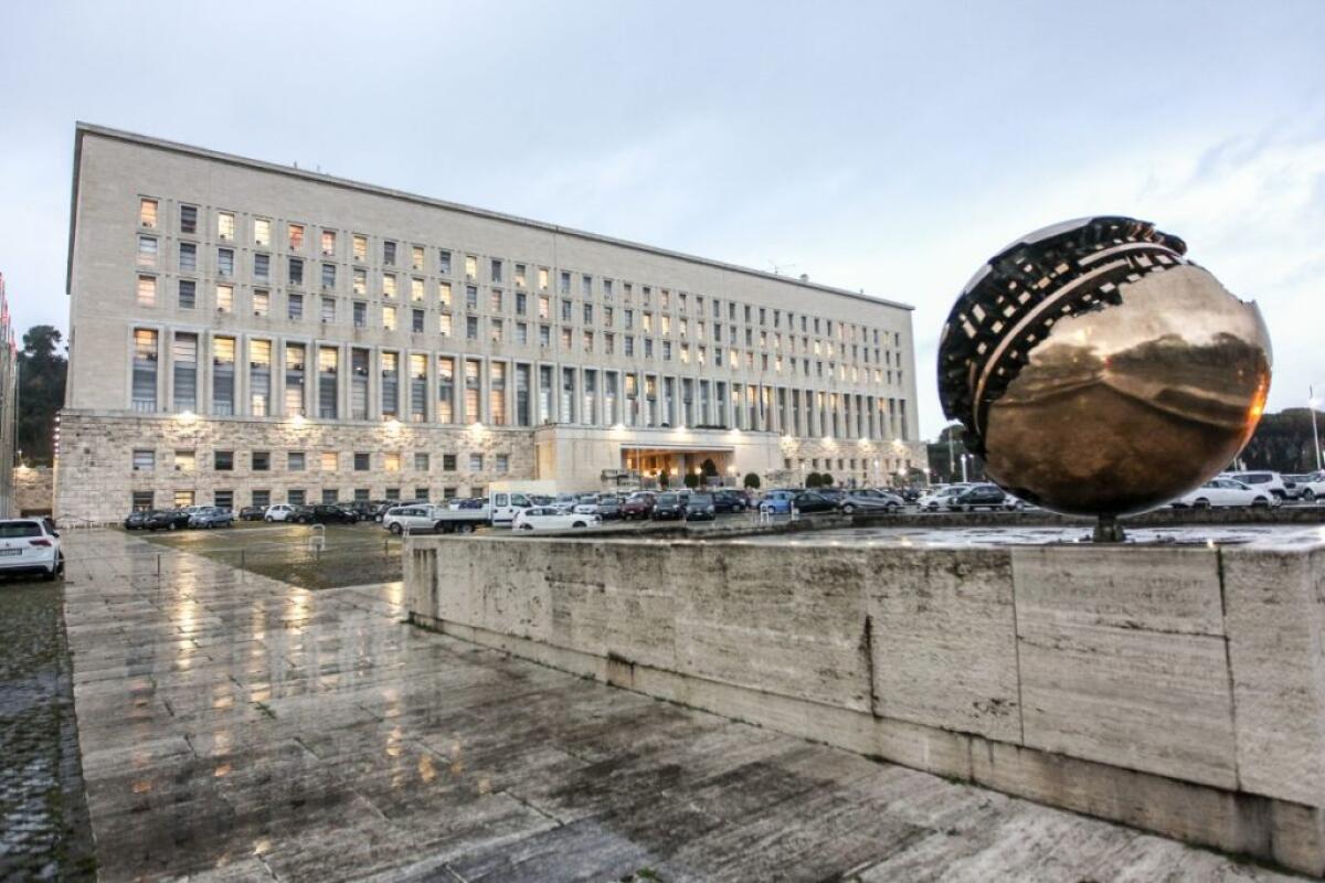 Ucraina, la Farnesina invita gli italiani a lasciare il Paese -