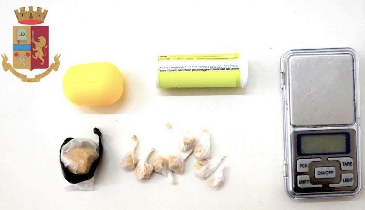 Sequestrata eroina, 57enne ai domiciliari: la droga era nella sua abitazione - La droga sequestrata