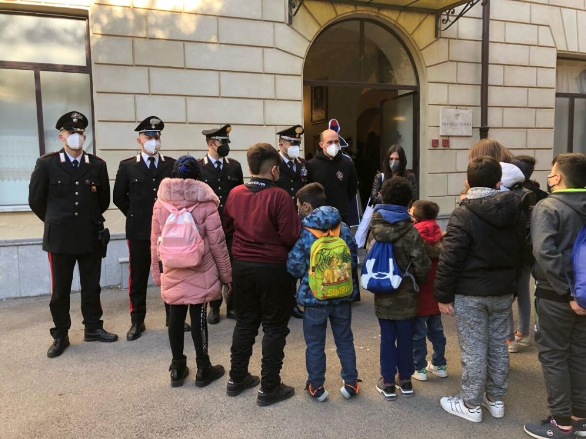 I ragazzi dello Zen di Palermo in visita alla caserma “Dalla Chiesa” - 