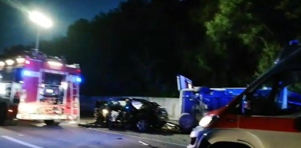 Terzo decesso dopo il terribile schianto sulla 626: morto anche l'autista dell'ambulanza - 