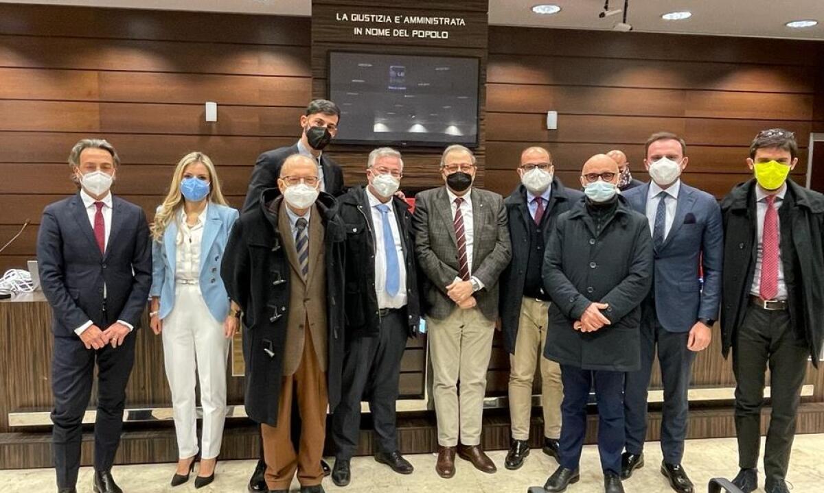 La riforma Cartabia, dibattito organizzato dalla Camera penale "Eschilo" - Gli avvocati con il magistrato Tona