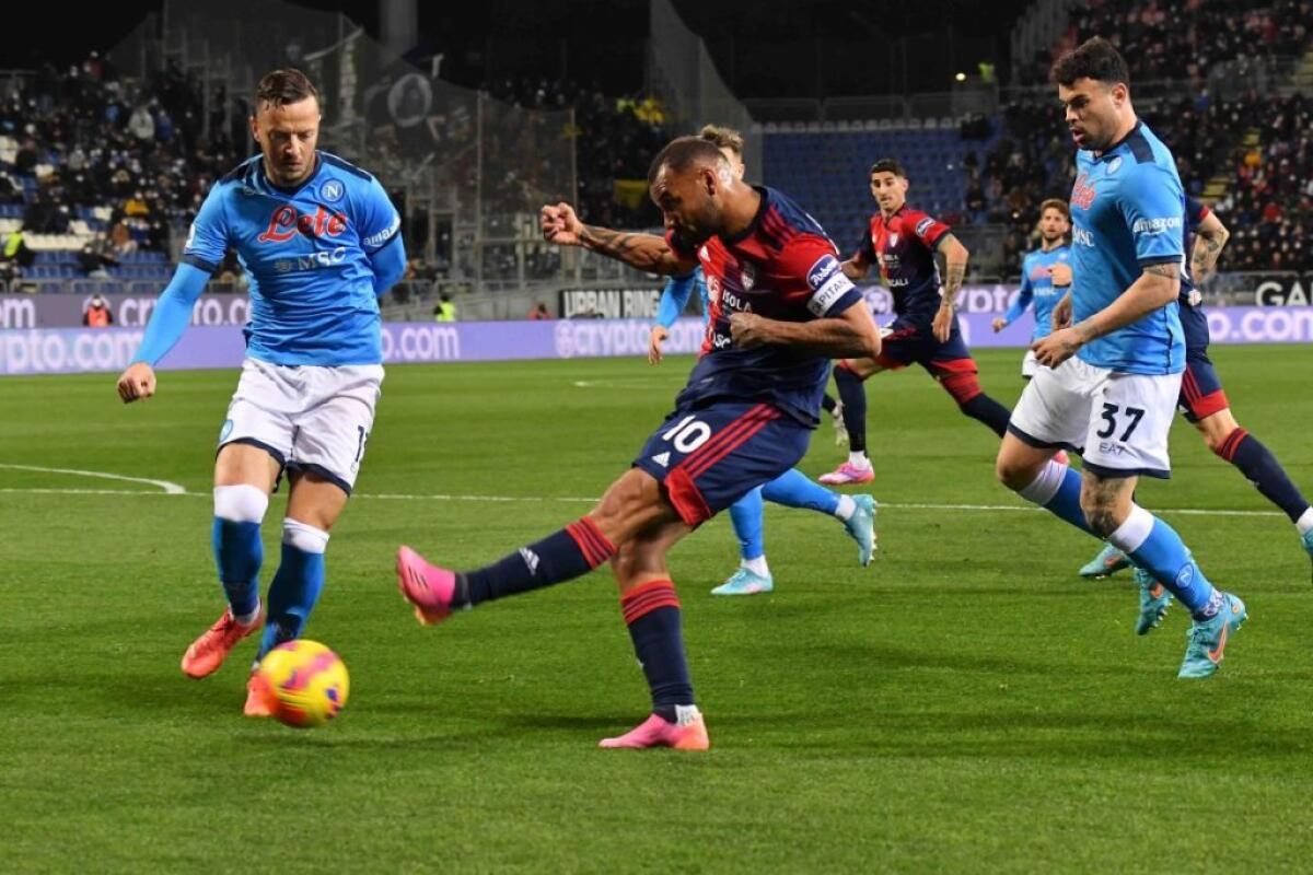 Il Napoli pareggia a Cagliari e fallisce il sorpasso in vetta - 