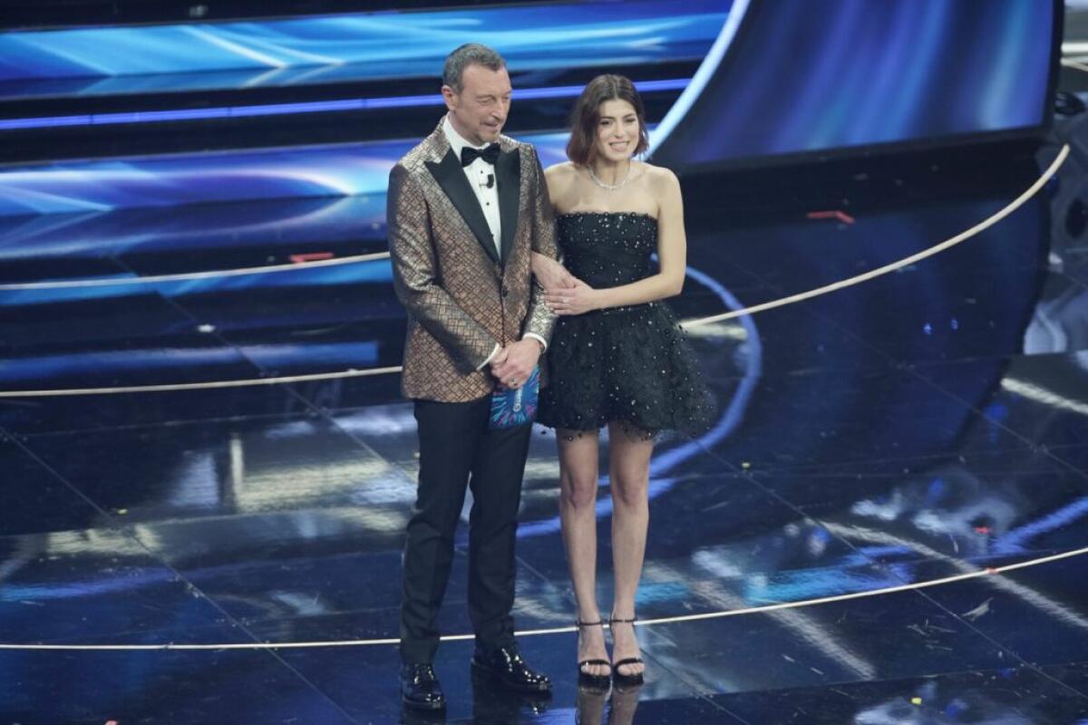 A Sanremo serata cover tra omaggi ed emozione, Jovanotti superstar - 