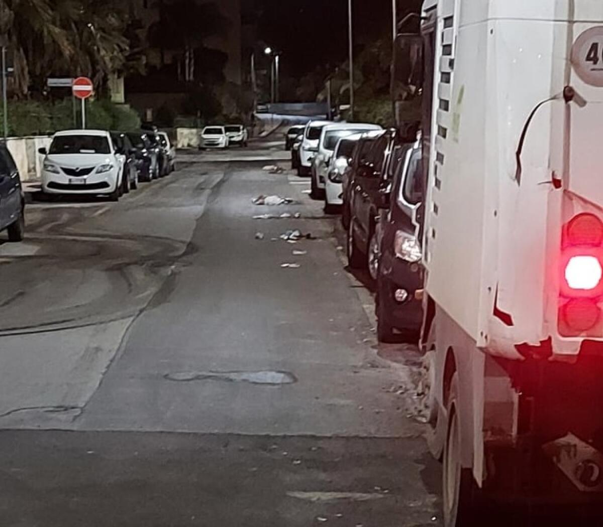Pulizia e spazzamento, mezzi in via Venezia: ecco le zone dove è vietato parcheggiare - 