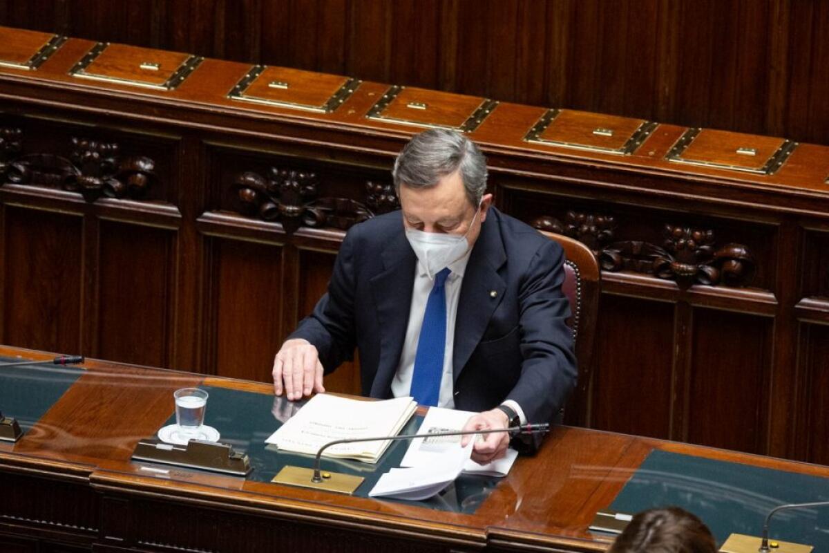 Ucraina, Draghi in videoconferenza con Biden, leader Ue e Nato -