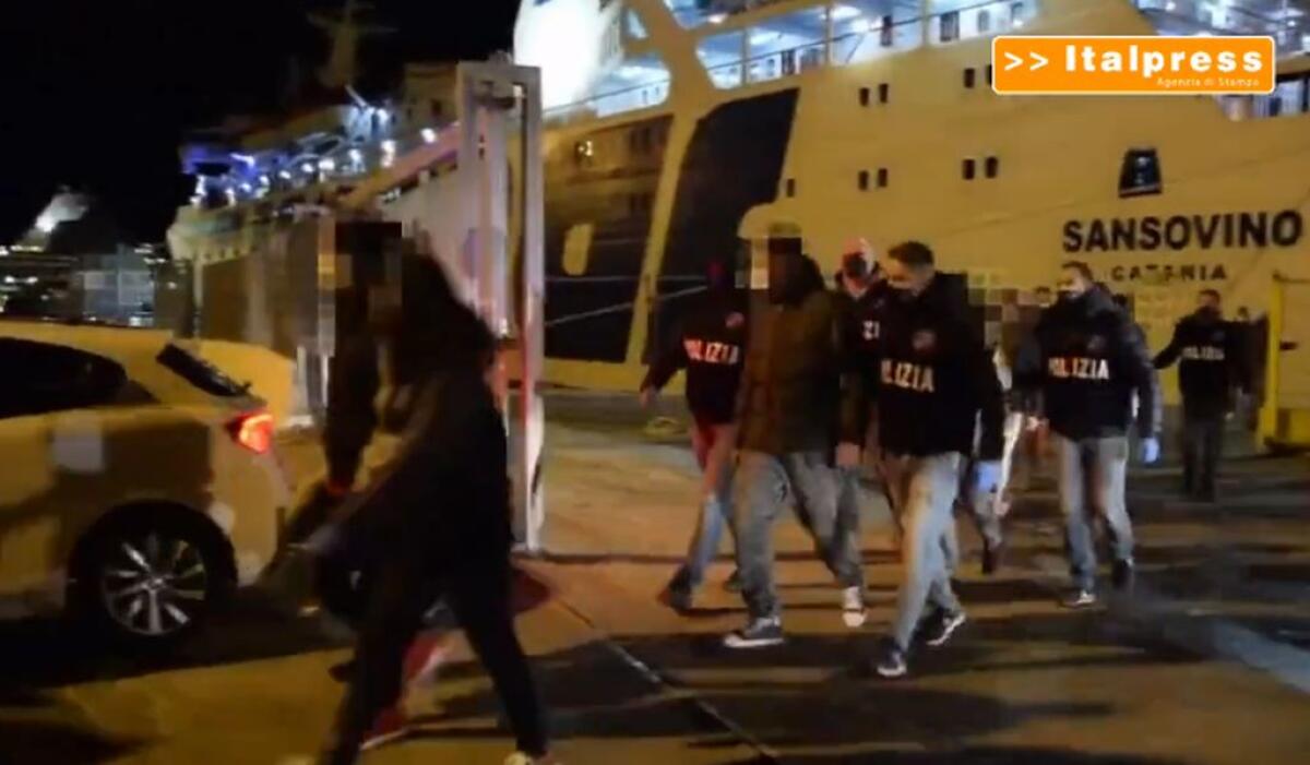 Sette migranti morti per ipotermia, arrestato presunto scafista -