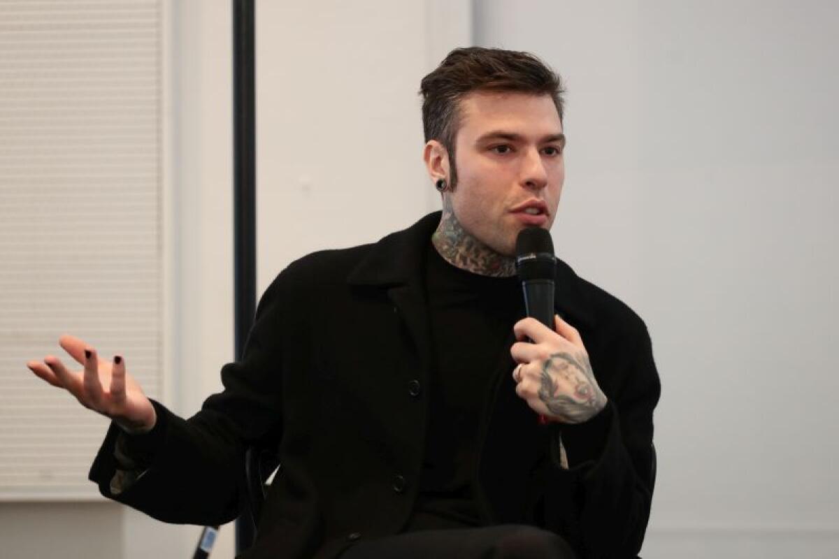 Fedez lascia l’ospedale dopo l’intervento per un tumore al pancreas - 