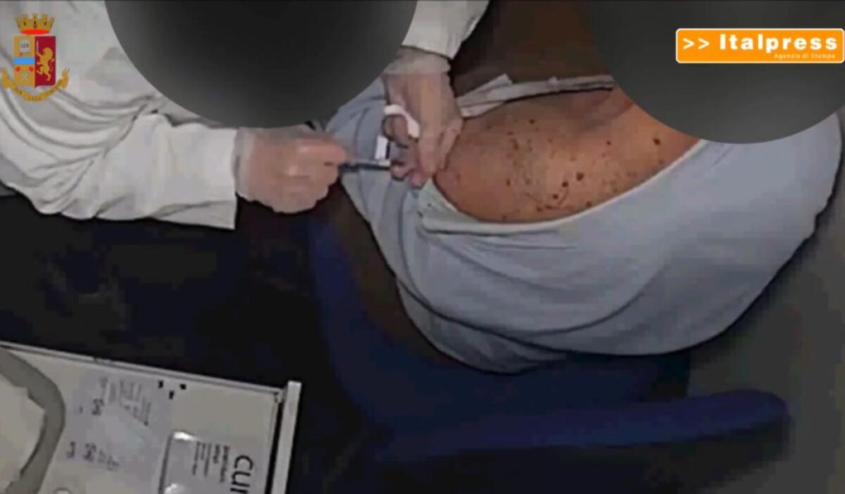 False vaccinazioni a Palermo, nuovo arresto per infermiera no vax - 