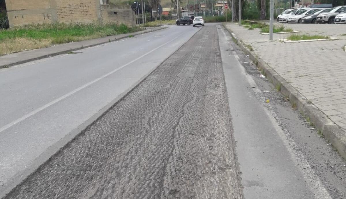 Ripristini stradali, proseguono controlli e incontri: "Enel sta intervenendo" - Il tratto di strada che costeggia il tribunale