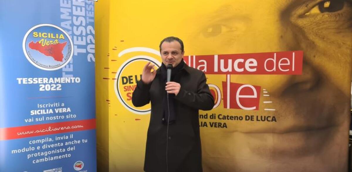 De Luca, "una lista per il territorio": "Politici locali hanno pensato solo a carriera" - Cateno De Luca a Caltanissetta