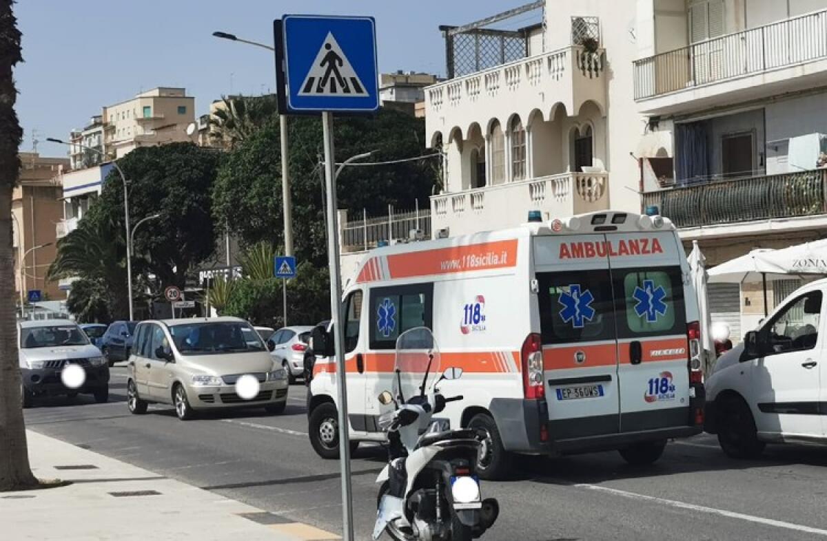 Donna investita da uno scooter sul lungomare, è ferita: trasportata in ospedale - Immagine repertorio