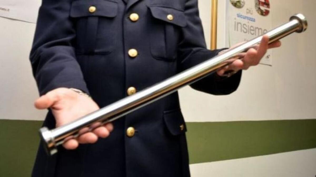 "Mi ha minacciata con una spranga", donna accusa ma cadono contestazioni: assolto vicino - 