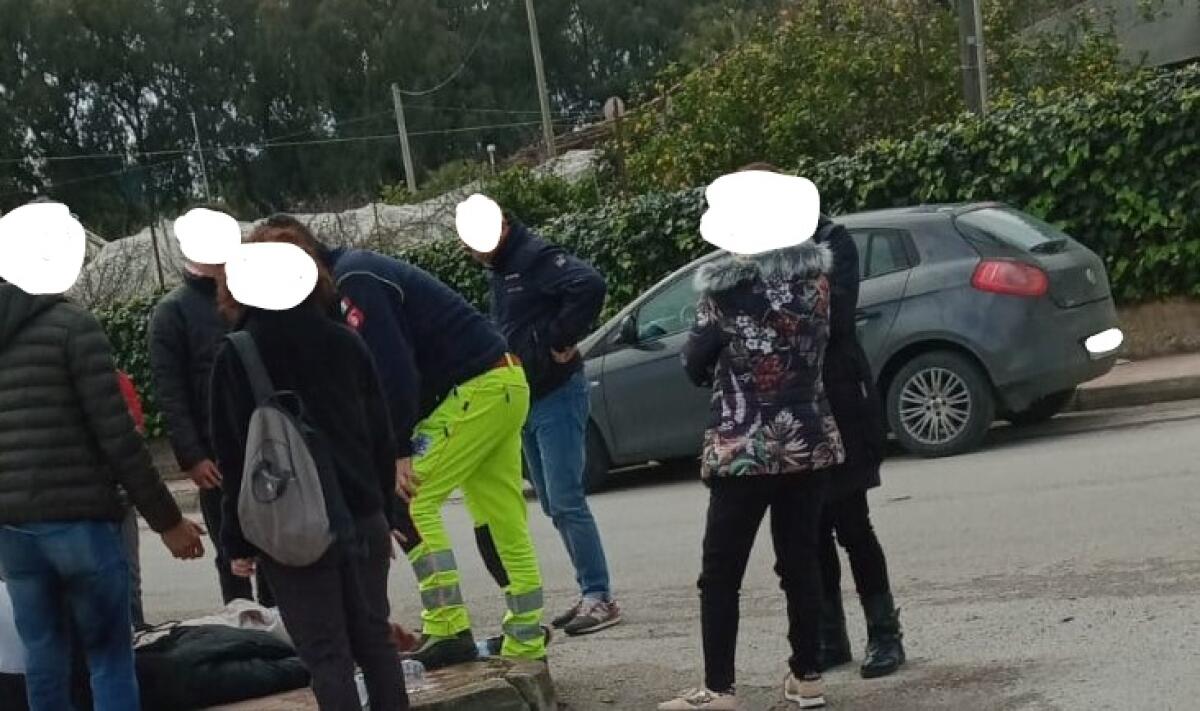 Incidente in viale Indipendenza, ferito giovane scooterista - I soccorsi prestati al giovane