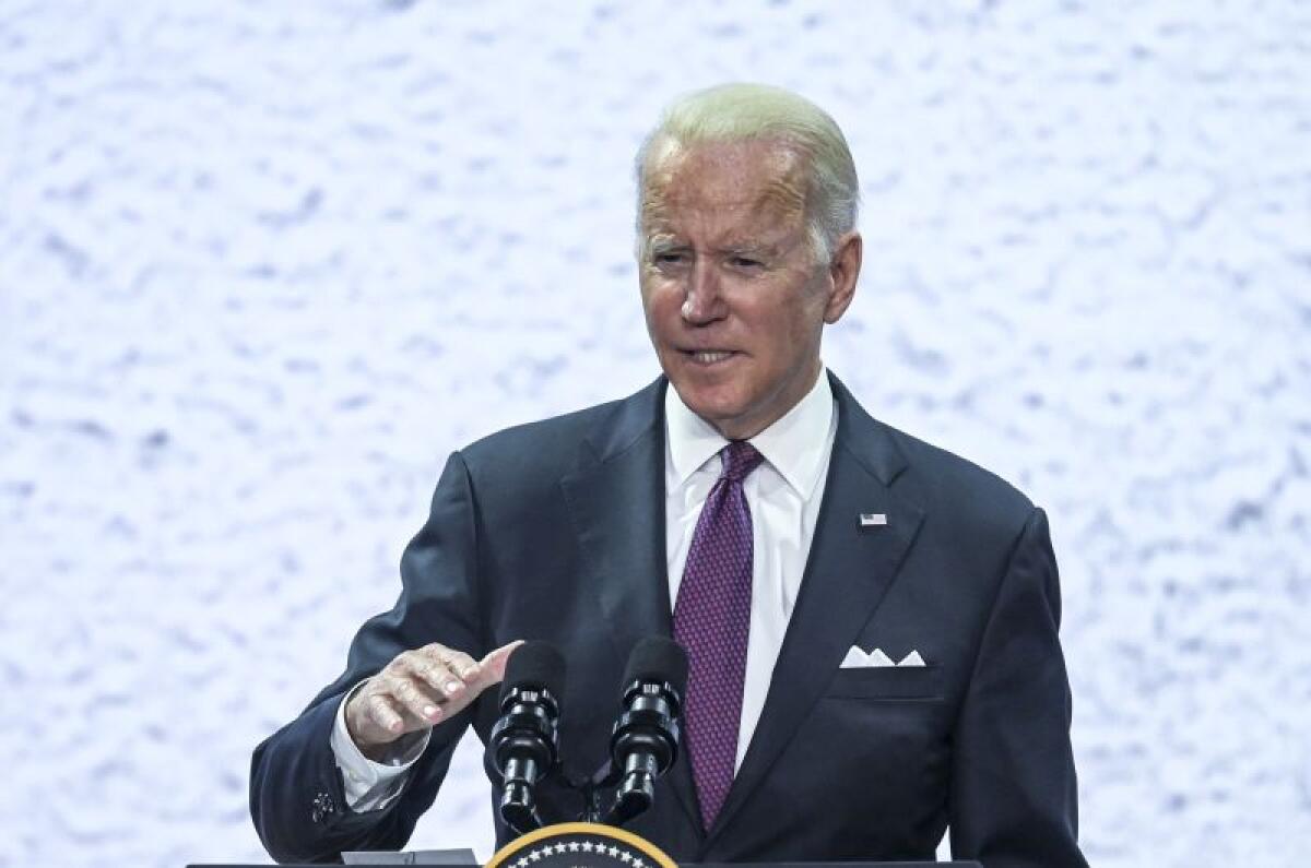 I paracadutisti arrivano a Kharkiv. Biden “Putin pagherà un prezzo alto” - 