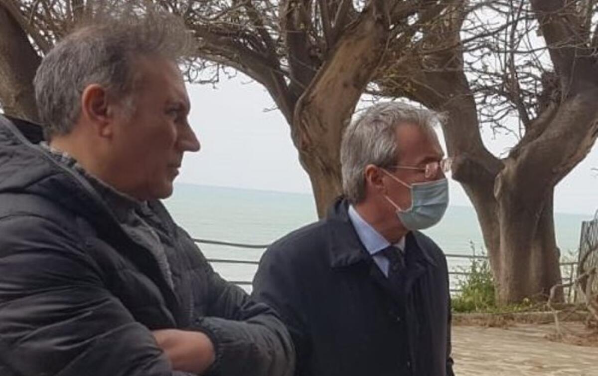 "Proroga servizio rifiuti? Non si può fare diversamente": Greco rinnova incarico a Picone - Greco e il dirigente Picone