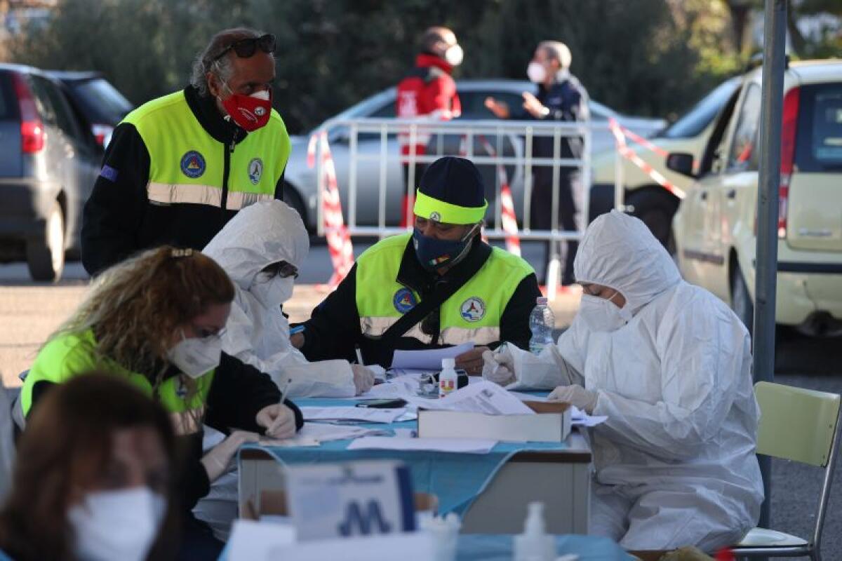Covid, i nuovi casi sfiorano quota 100mila - 