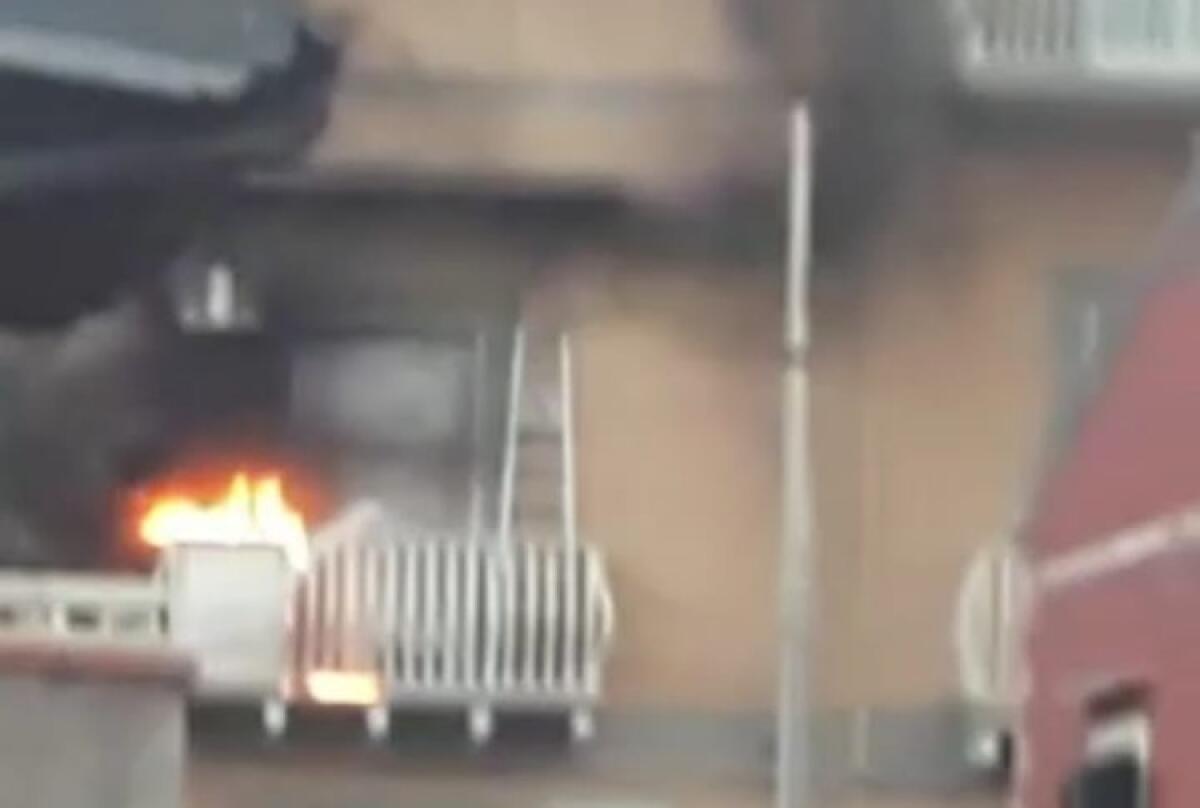 Fiamme in un'abitazione di via Verga, paura per le conseguenze di un guasto - 