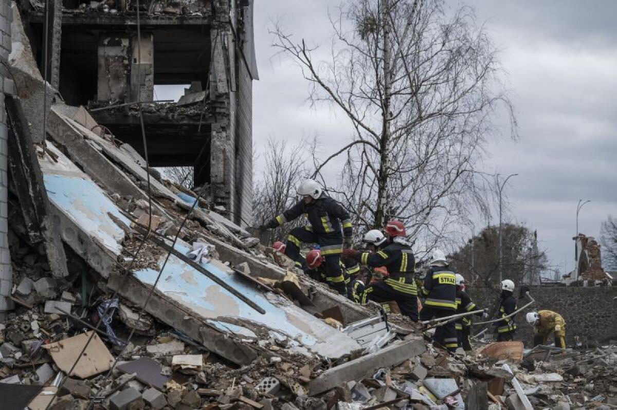 Mariupol sotto assedio, accordo per corridoio umanitario - 