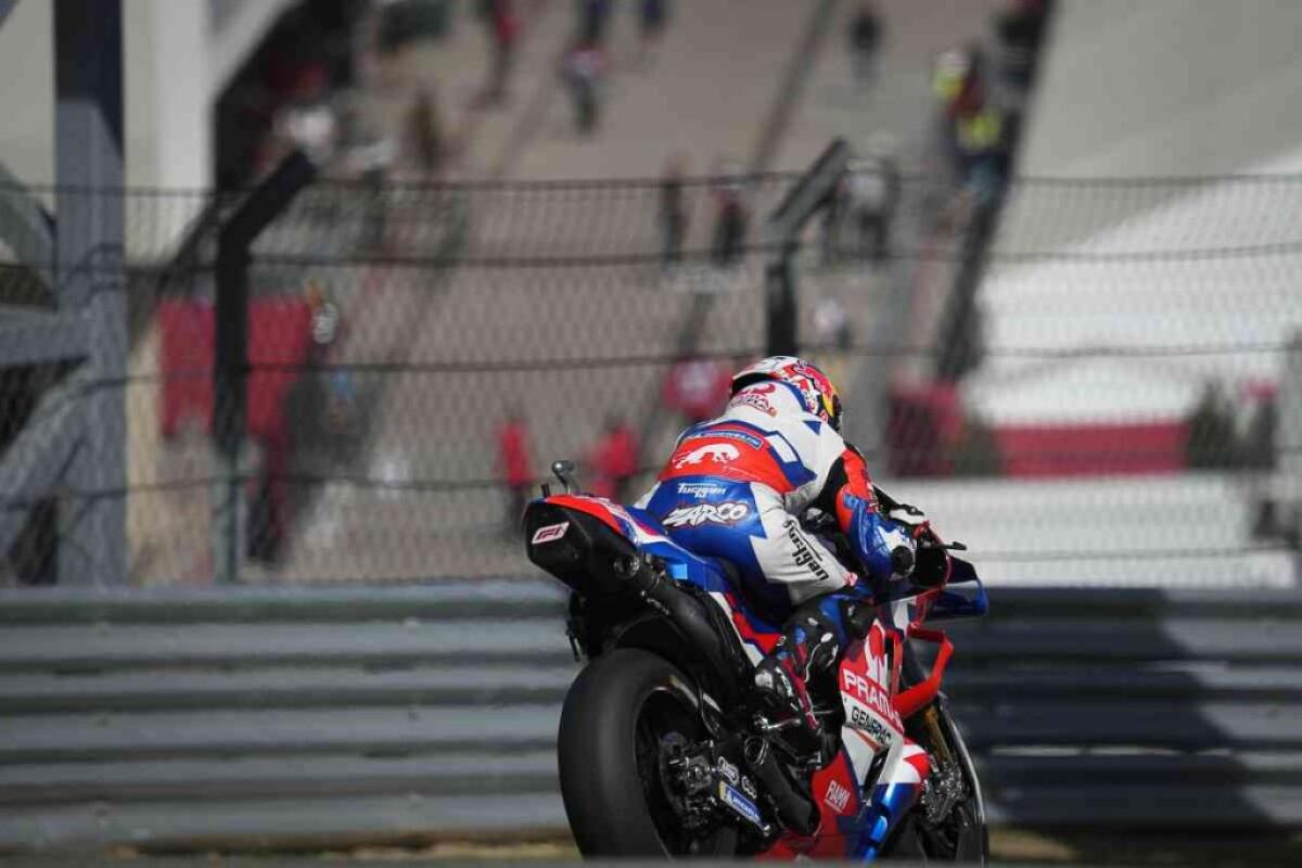 Zarco in pole a Portimao davanti a Mir, paura per Bagnaia - 