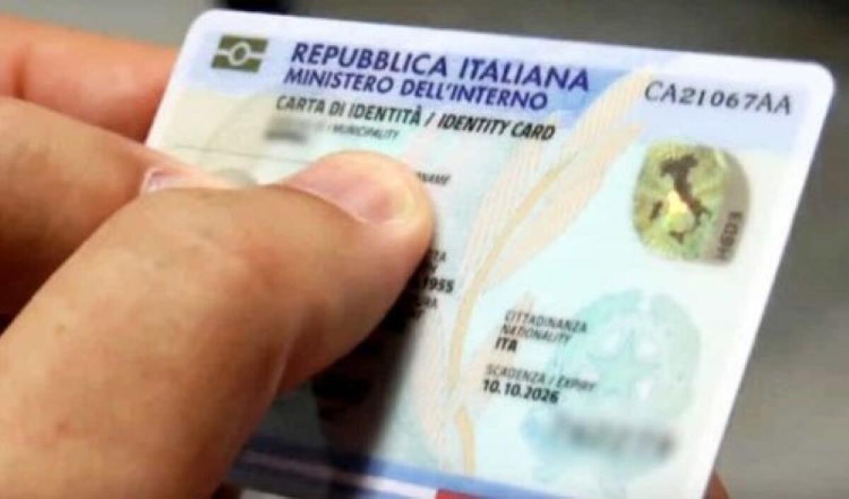 Carte d'identità elettroniche, procedure più veloci: in Comune azzerato l'arretrato -