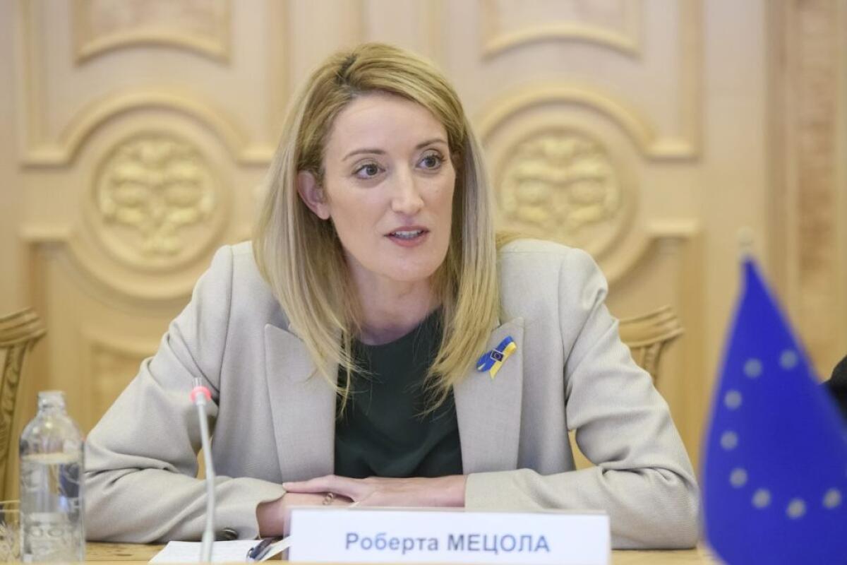 Ucraina, Metsola a Kiev “La vostra resistenza ha ispirato il mondo” - 
