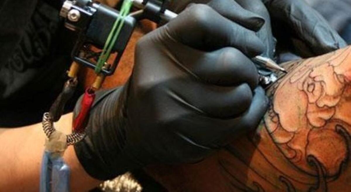 Furti in un centro per i tatuaggi, minore assolta: era accusata di aver rubato - 