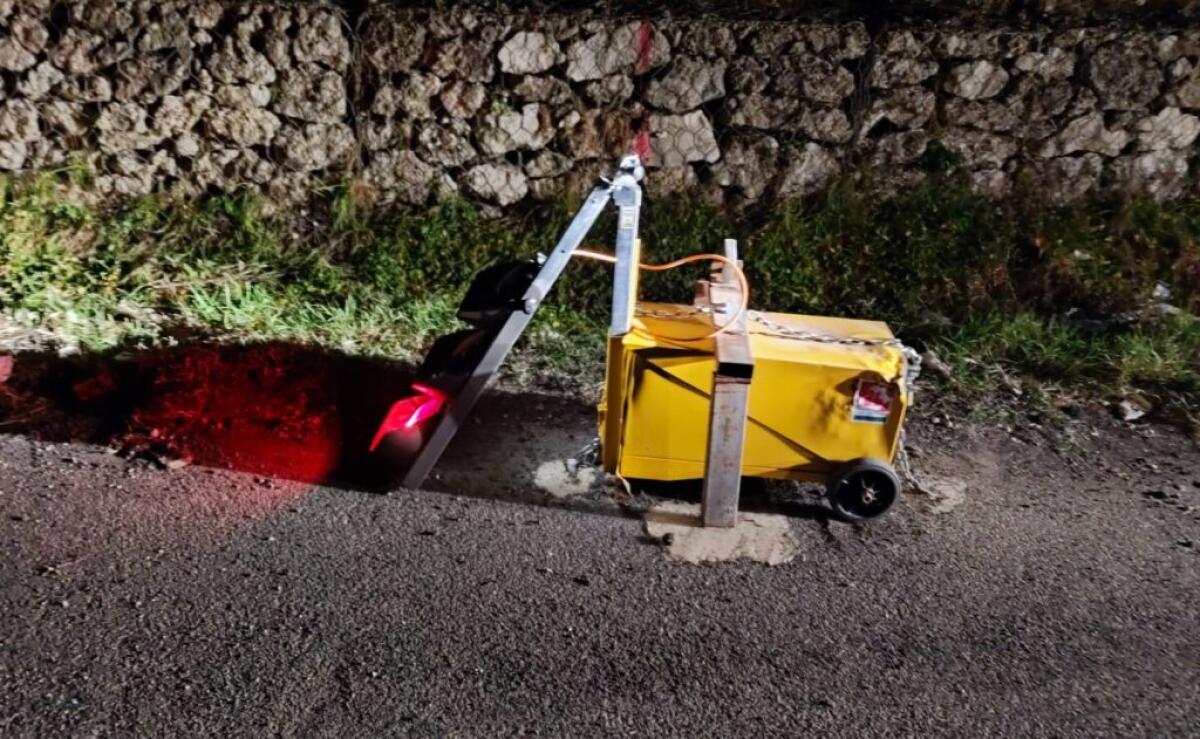 Gela-Butera, danneggiato semaforo collocato per regolare il traffico - L'impianto danneggiato