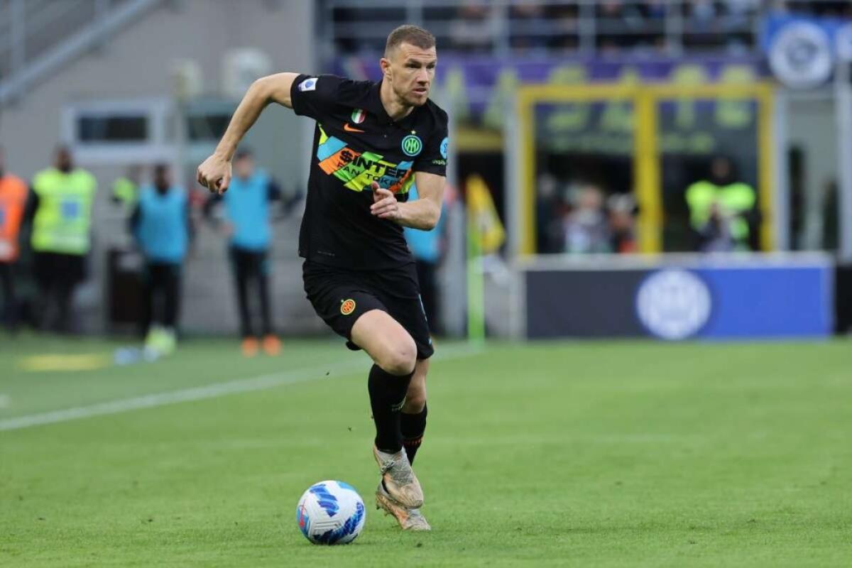 Inter-Verona 2-0, decidono le reti di Barella e Dzeko - 