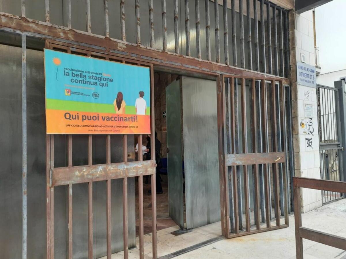 Chiudono hub vaccinali nel Catanese, somministrate 840 mila dosi anti Covid - 