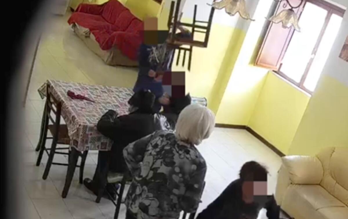 Violenze nei centri per disabili psichici, sentiti due imputati: scelto l'abbreviato - Le immagini riprese dai sistemi installati dai carabinieri