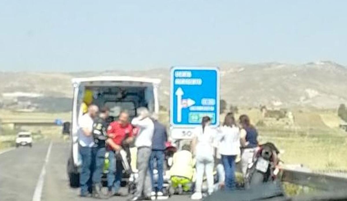 Giovane ferito sulla 115, era in sella ad una moto: sul posto giunti i soccorsi - L'incidente sulla 115