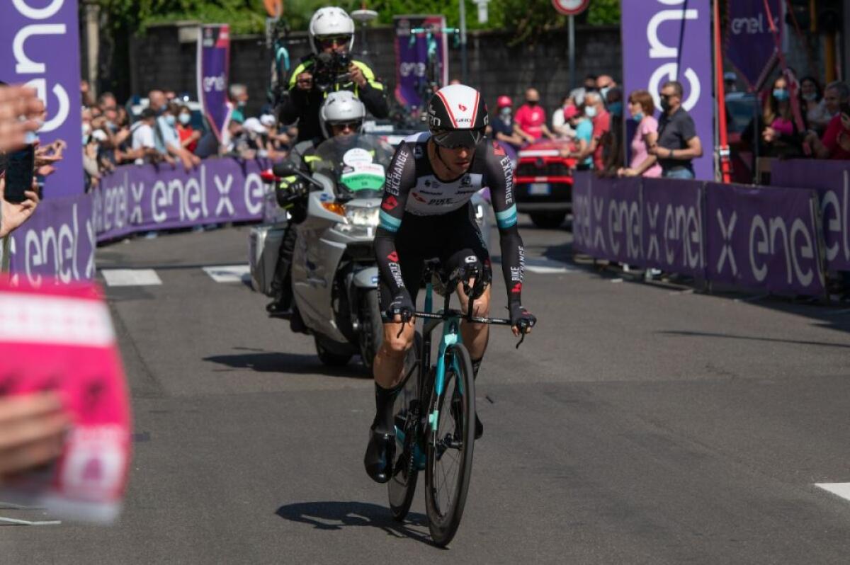 Simon Yates vince 14^ tappa a Torino, Carapaz maglia rosa - 