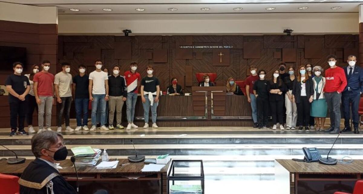 Gli studenti del "Vittorini" in tribunale nel percorso sul diritto antidiscriminatorio - Ieri gli studenti in tribunale