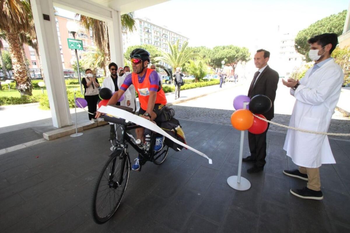 In bici per campagna su donazione organi, partito da Ragusa fa tappa all’Ismett - 