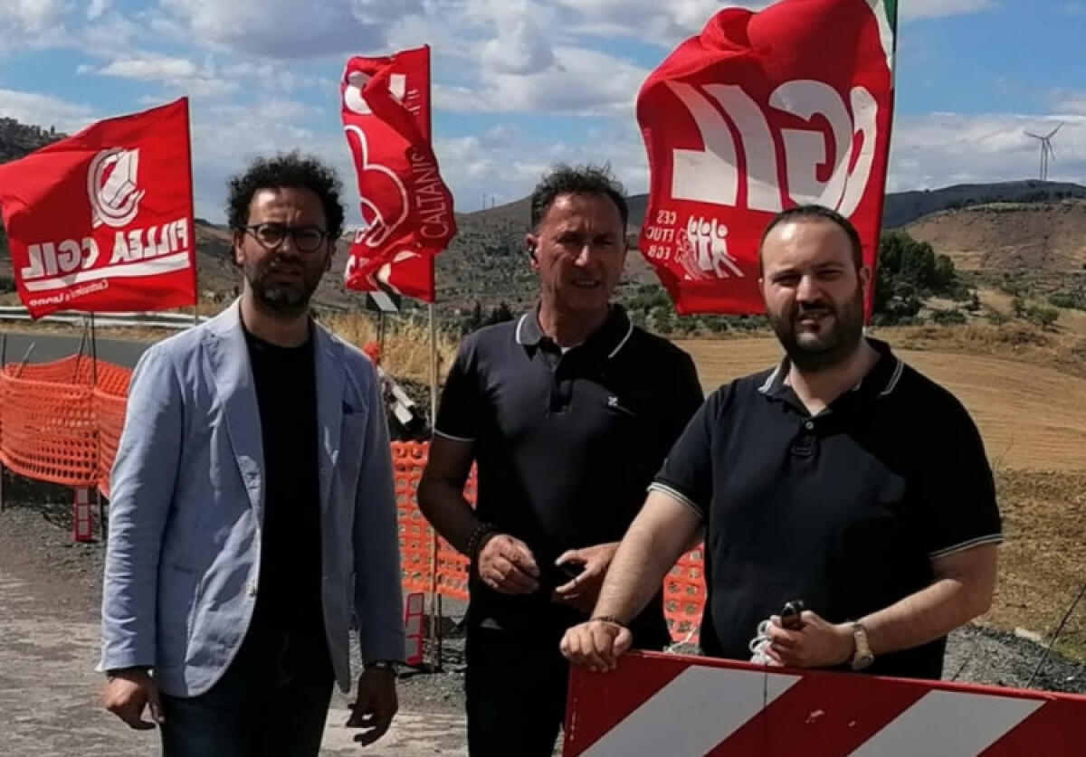 "Ripristino manto stradale della Sp8 era necessario", Cgil: "Ora interventi complessivi" - I sindacalisti Cgil sulla Sp8