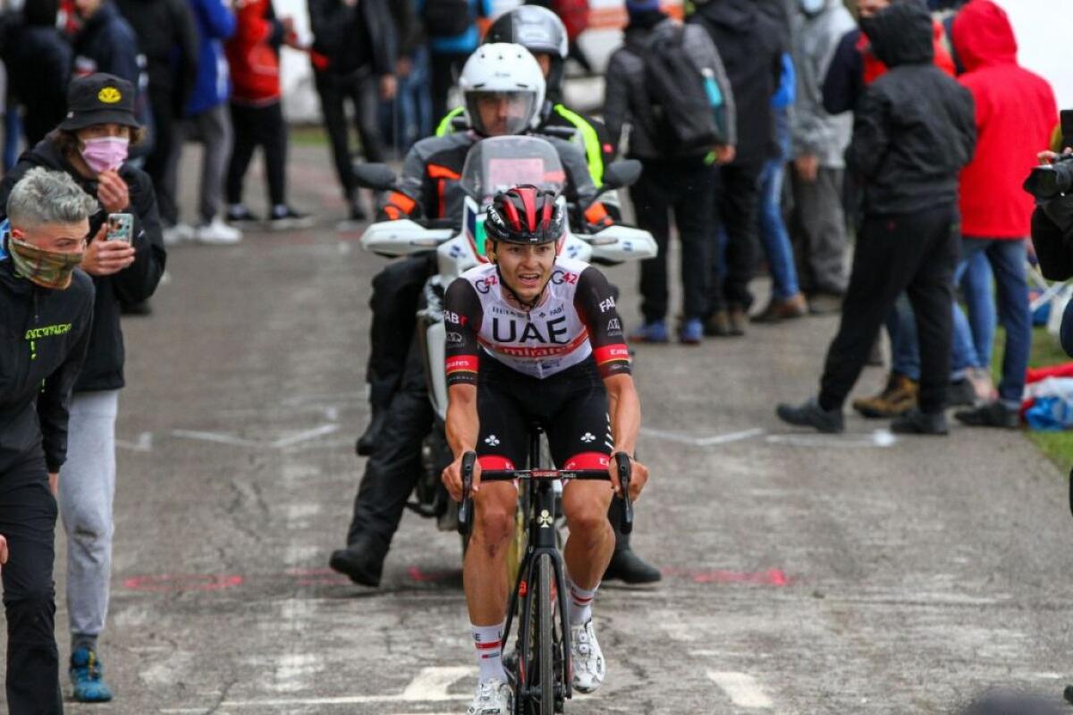 Covi vince la 20^ tappa, Hindley nuova maglia rosa - 