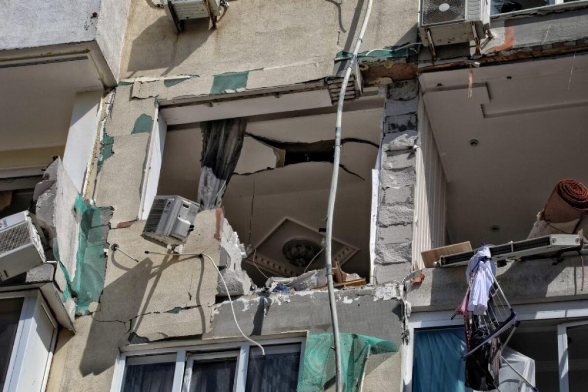 Ucraina, missili colpiscono ancora Odessa - 