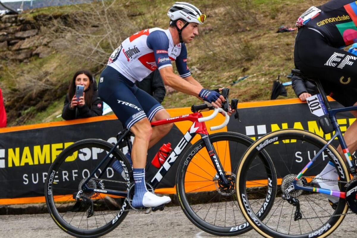 Ciccone vince la 15^ tappa del Giro, Carapaz resta leader - 