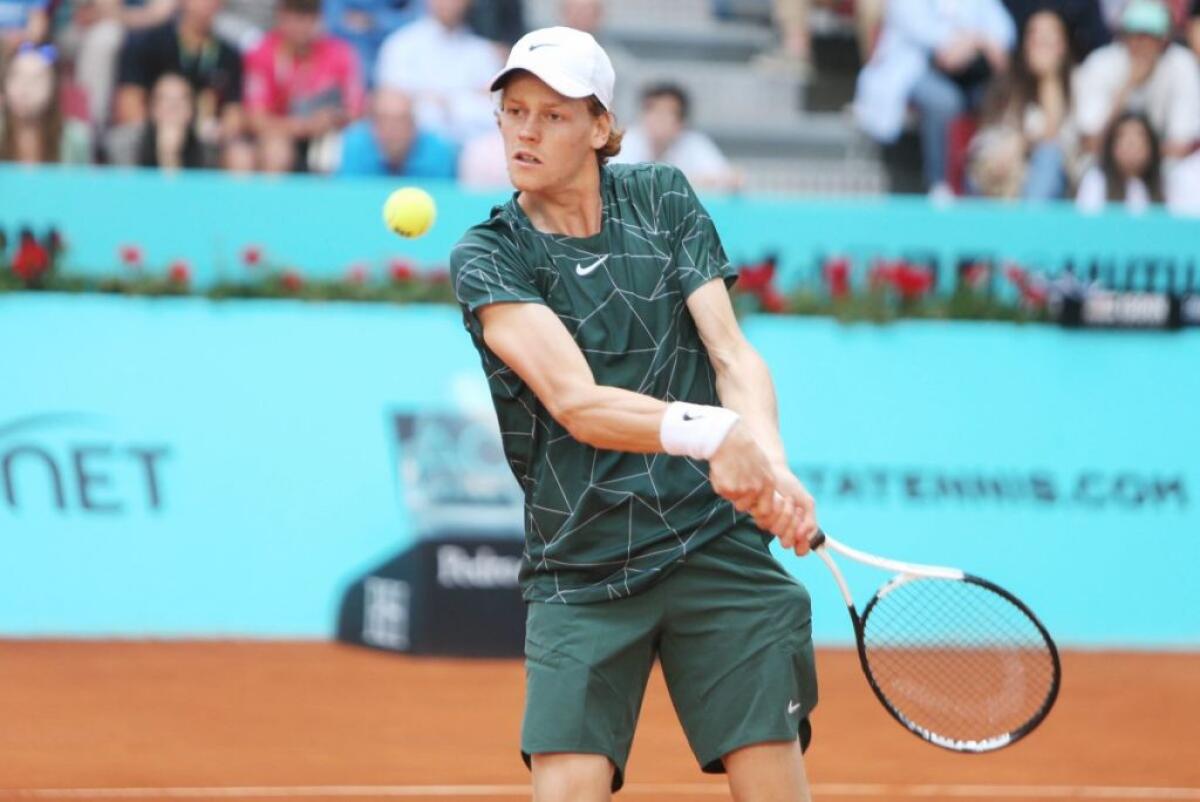 Si ferma la corsa di Sinner, ko contro Tsitsipas - 