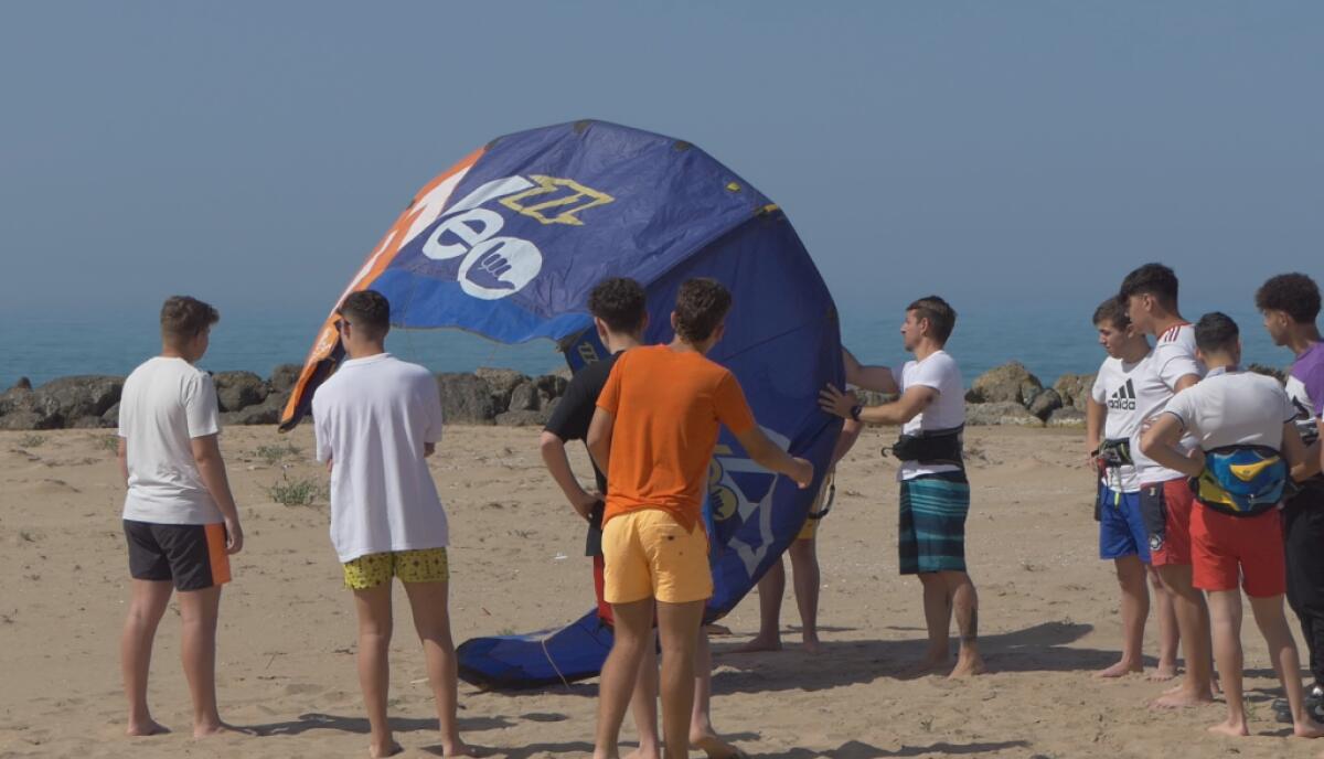 Il kitesurfing per mettere in pratica le regole nautiche - 