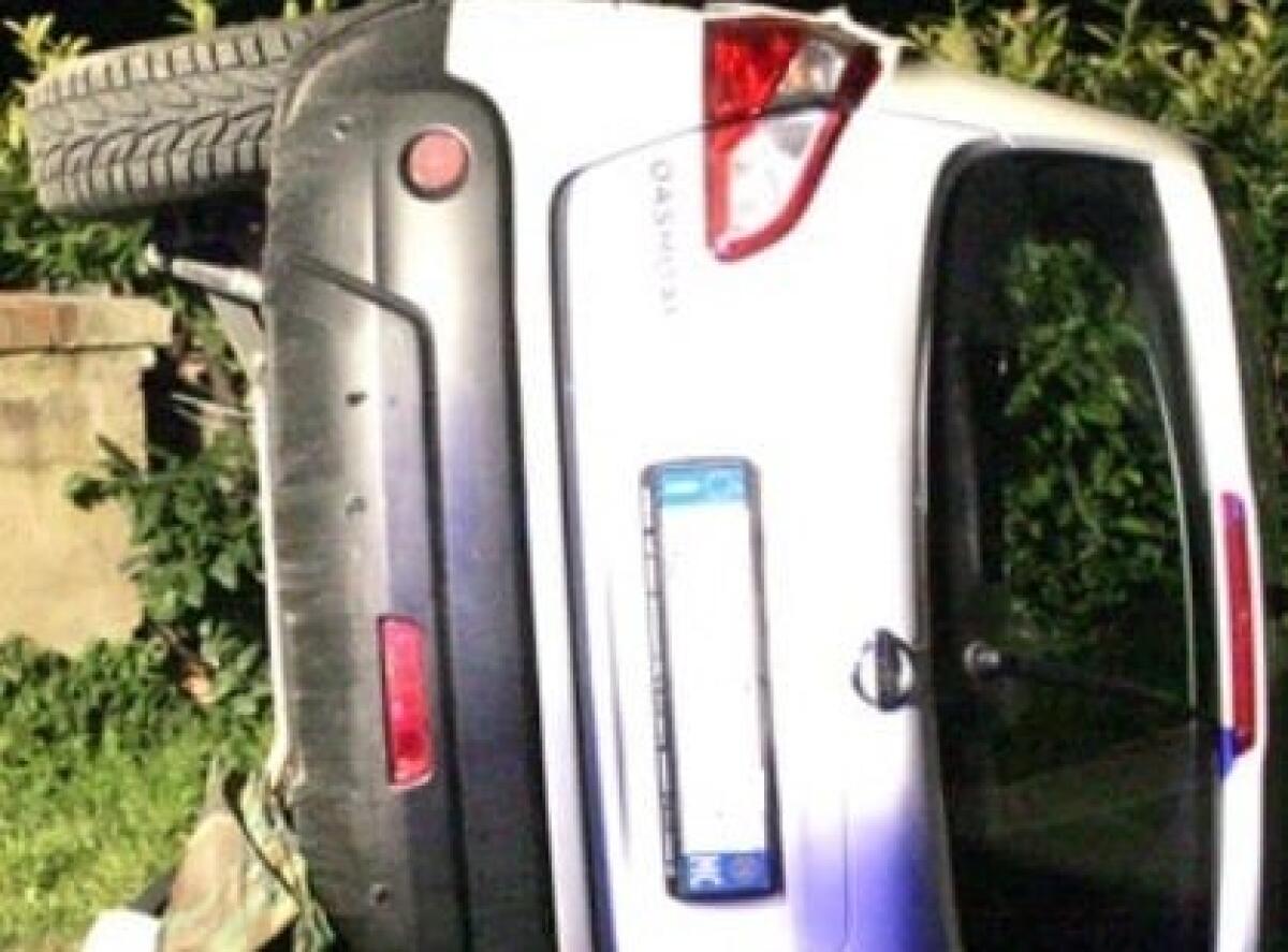 Auto ribaltata a Niscemi, incidente in via Caruso - 