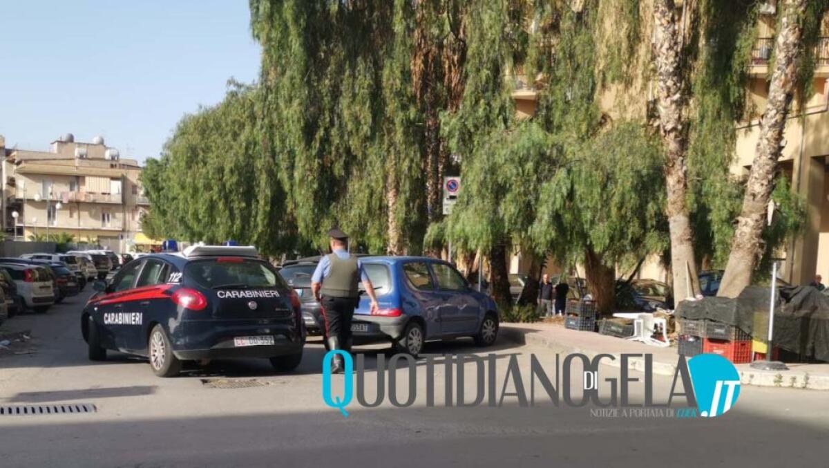 Colpi proibiti in via Recanati, due feriti finiscono in ospedale: rissa in strada - I carabinieri in via Recanati